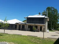 Emerald Park Motel Hotels in 