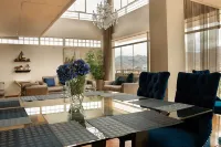APARTAMENTO PENTHOUSE  DE 350 M2, CON VISTA PANORAMICA DE LA CIUDAD.