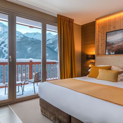 Traditional Suite, 1 King Bed with Sofa Bed, Balcony, Mountain View