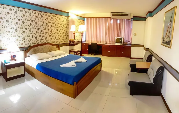 ห้องดีลักซ์ เตียงใหญ่ 1 เตียง