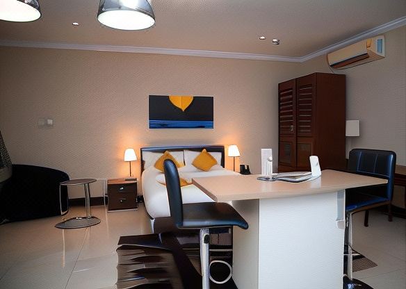 Apartment With Pool View