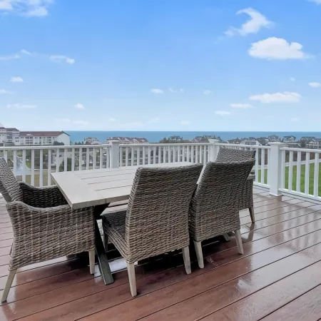 Bay Harbor Condo in Gated Community. Lake Michigan Views, Golfing & Shopping! Отели в г. Петоски