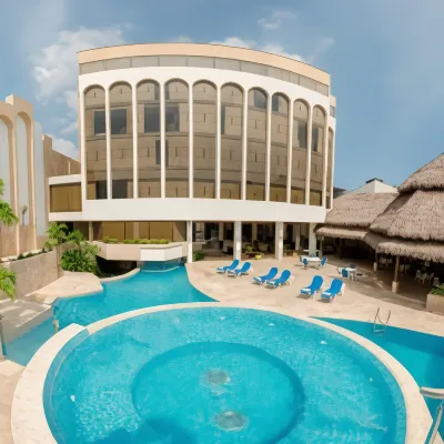 Double Tree by Hilton Iquitos Отели в г. 