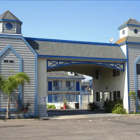 Del Playa Inn Oxnard Near Camarillo Отели в г. Окснард