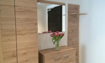 Hotel & Boarding House Schlosserwirt - Housity