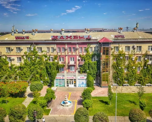 Hotel Zhambyl โรงแรมในทาราซ