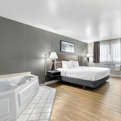 King Suite - Non-Smoking Quality Inn Niagara Falls Promo Code