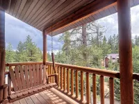 Three level cabin with Hot Tub Hôtels à : Comte de Kane