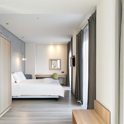 Standard Suite, 1 Queen Bed, City View