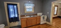 Point Central! - Bright, Simple Downtown Apartment