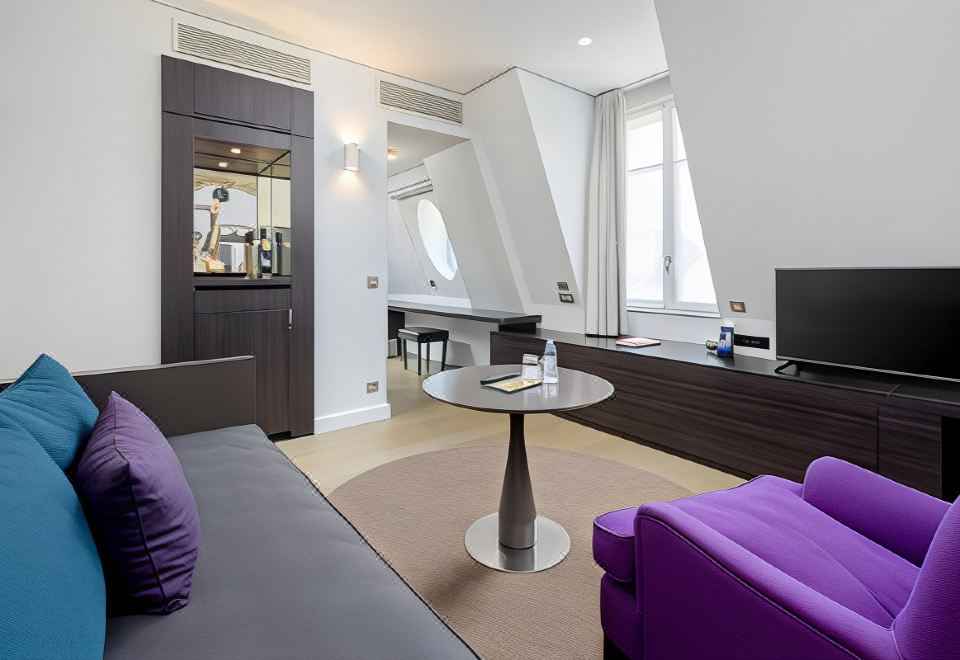 Hotel Indigo PARIS - OPERA by IHG1 Queen Bed Junior Suite With Single Sofa Bed