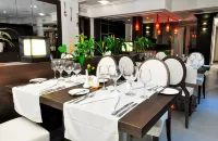 Benin Royal Hotel Отели в г. 