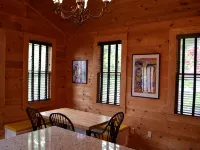 The Cabin on Main. Fully furnished home on Main St in downtown Jasper. Hotele w: Jasper