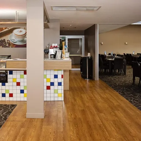 White Lace Motor Inn Mackay Отели в г. Маккай