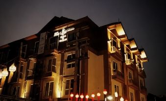 The Signature Hotel @ Thapae - Housity