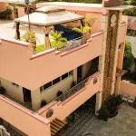 Queenslander Hotel and Restaurant  호텔