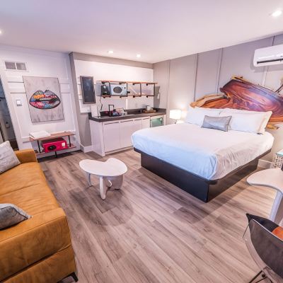 Deluxe King Suite The Saint Hotel Promo Code
