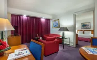 Surabaya Suites Hotel Powered by Archipelago Hotel di 