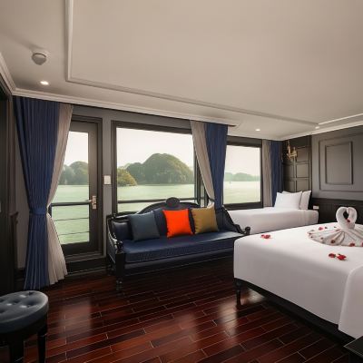 Rosy Luxury Suite with Private Balcony