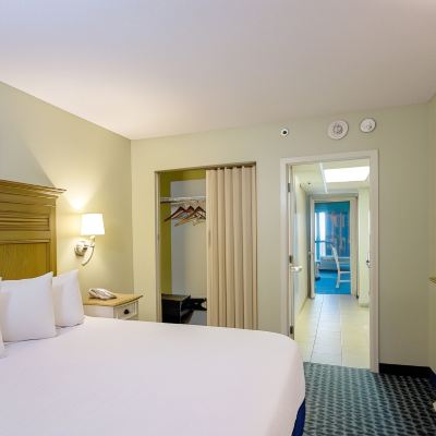 Pinnacle Oceanfront One Bedroom King Suite