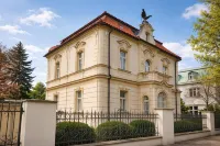 Residence Dykova - Former Pension Jana, Domov Mládeže