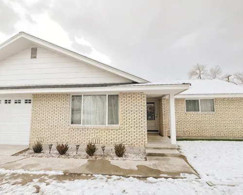 Modern 4 Bedroom Home Hotels in Fallon