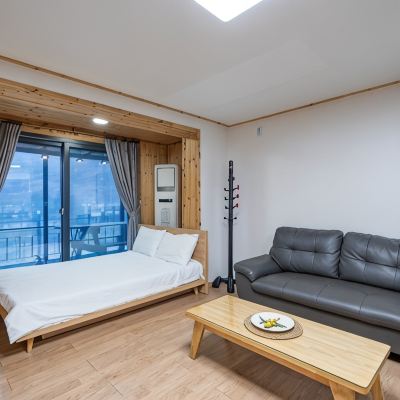 B101호 (별도의 침실, 침대 2개, 욕실 2개) Gapyeong Tira Pension 쿠폰