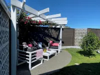 Groove-on-Grove.  Entire home in Nelson. Hotel di 