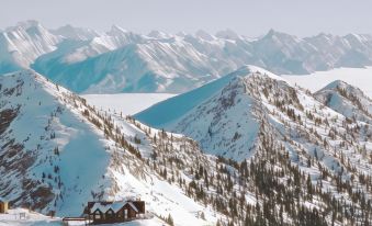 Glacier Mountaineer Lodge