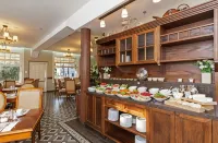 The Colony Hotel
