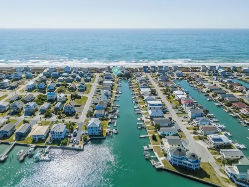 Steps to the Beach. Canal Front with New Dock. Clean, Cozy Getaway.