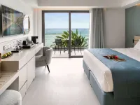 Mercure Larnaca Beach Resort Hotele w: Oroklini