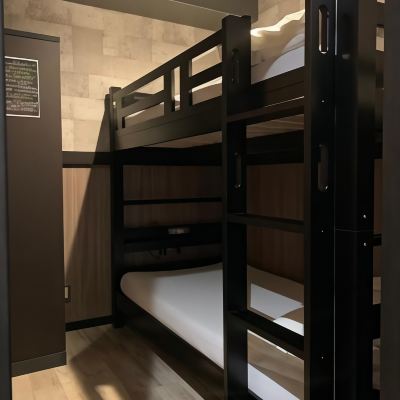 GROUP (1 Bunk Bed Room), Men only