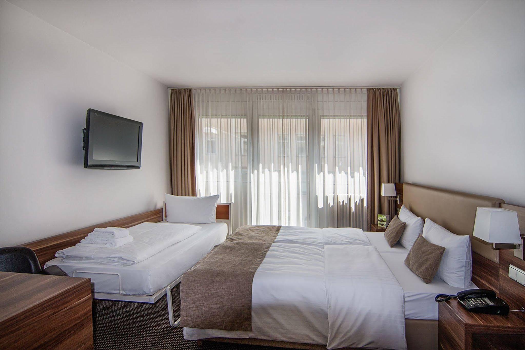 双人床或双床房（1张双人床或2张单人床）