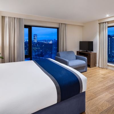 Premium Studio, 1 King Bed, Accessible Marlin Waterloo London Promo Code