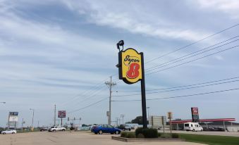 Super 8 by Wyndham Marshalltown