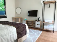 2 Bedroom Deluxe Cottage near Melawi Beach by Zulanie's The Pool Cottage โรงแรมใน