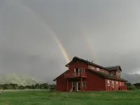 Beautiful Lodge on the Yellowstone River! Hotels in 
