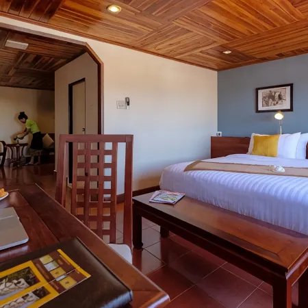 Pakse Hotel & Restaurant Отели в г. Паксе