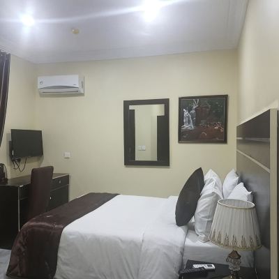 Executive Queen Room with Pool View-Non-Smoking Brookville Hotel & Suites Promo Code