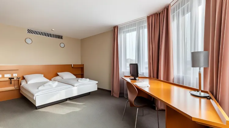 Hotel Cornavin Geneve Room