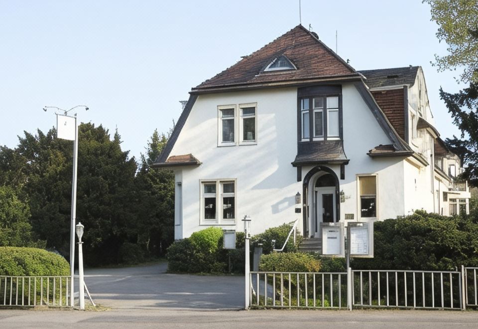 Höhen Hotel Viersen - Housity