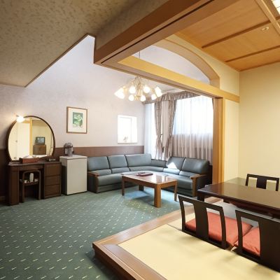 Japanese-Style Room With 10 Tatami Mats + Sitting Area [Non-Smoking/with Bath And Toilet] [Deluxe] [Japanese Room] [Non-Smoking] ホテルニューサンピア敦賀 クーポン