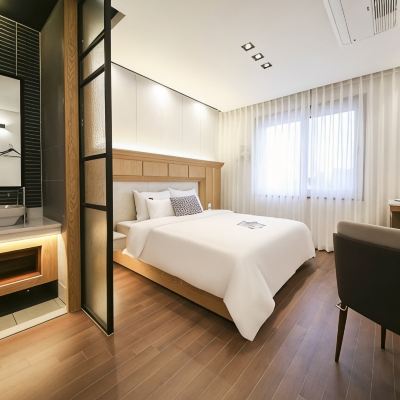 Deluxe Double (Sequential Assigned From 9 Th Floor To 2 Nd Floor, Floor Number And Number Cannot Be Pre-Assigned) Urban Promo Code
