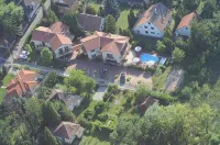 Hullám Villa B&B โรงแรมใน