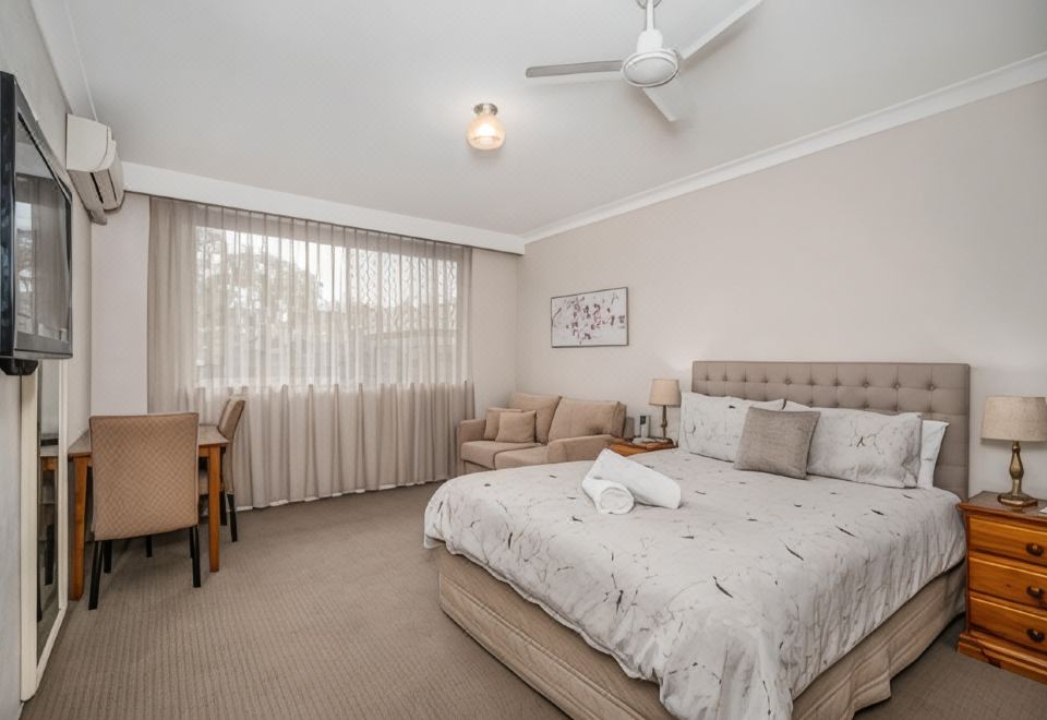 Cotswold GardensDeluxe Queen Room