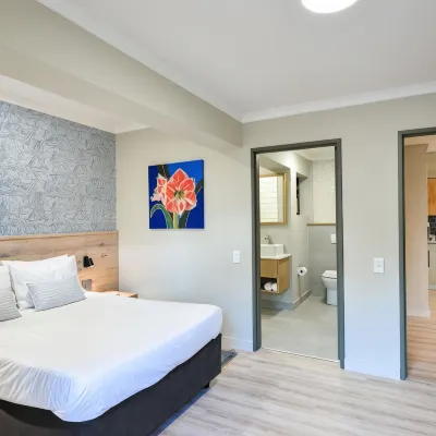 All Africa House Hoteles cerca de Estadio Athlone