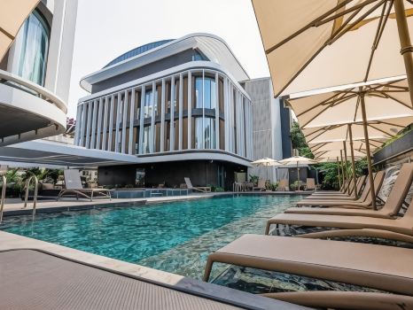 Four Hills Hotel