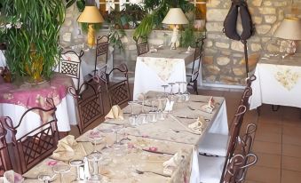 Hotel Les Cavalets - Housity