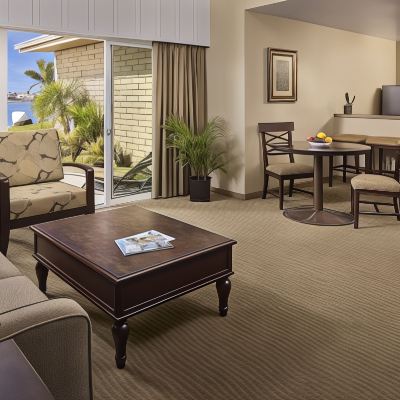 Room, 1 Queen Bed, Accessible, Bay View (Accessible Deluxe Bay Front Suite Kin)